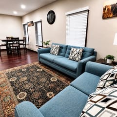 Cozy 2BR 1 Block to Falls Perfect Couple Getaway
