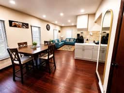 Cozy 2BR 1 Block to Falls Perfect Couple Getaway - Image 2