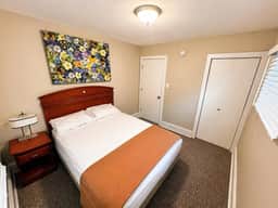 Riverside Villa near Falls | Sleeps 8 | 3+ Parking - Image 5