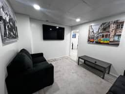 Gorge Getaway | 3BR Lower Unit | Sleeps 8 | Falls - Image 3