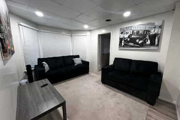 Gorge Getaway | 3BR Lower Unit | Sleeps 8 | Falls - Image 1
