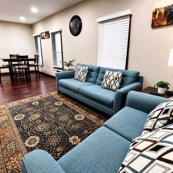 Cozy 2BR 1 Block to Falls Perfect Couple Getaway - Image 1