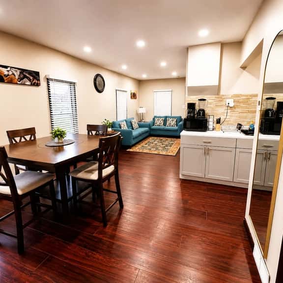 Grand 2 Homes - 7BR - Sleeps 14 - Walk to Falls - Image 1