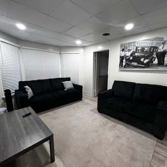 Gorge Getaway | 3BR Lower Unit | Sleeps 8 | Falls - Image 1