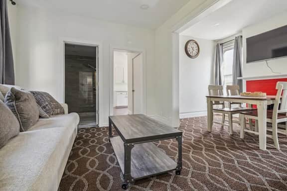 Spacious 5BR Family Home | Near Falls | Parking - Image 5