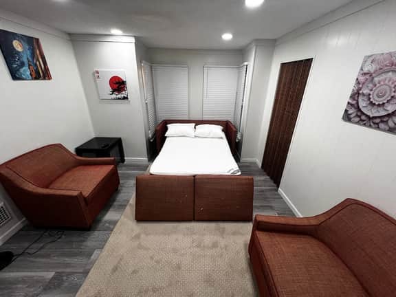 Casa Bella | 2BR Upper Unit | Sleeps 6 | Falls - Image 5