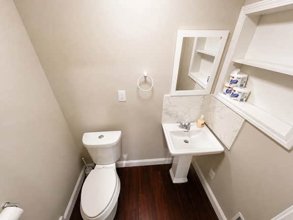 Riverside Villa near Falls | Sleeps 8 | 3+ Parking - Image 2