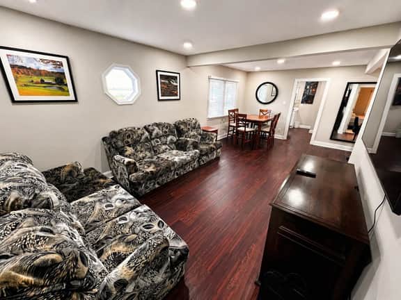 Riverside Villa near Falls | Sleeps 8 | 3+ Parking - Image 3
