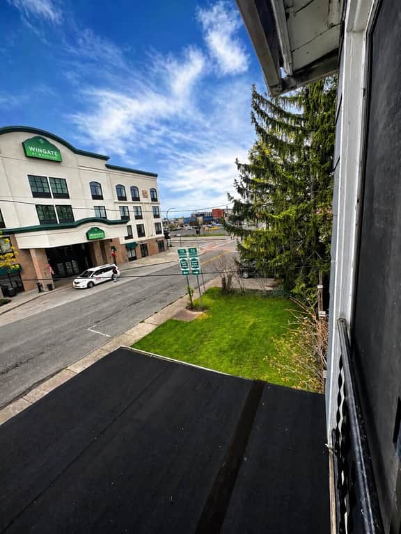 Grand 2 Homes - 7BR - Sleeps 14 - Walk to Falls - Image 4