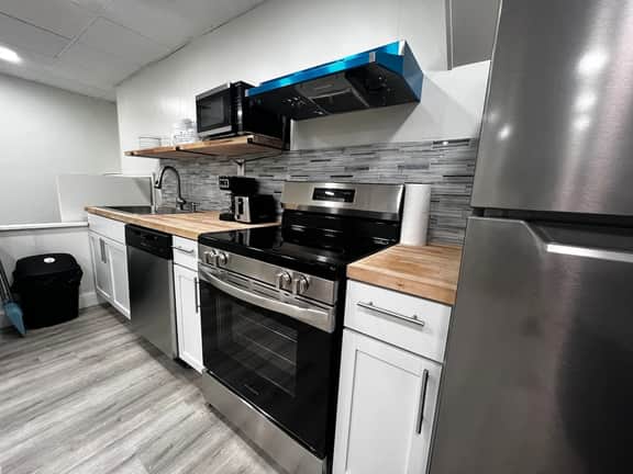 Gorge Getaway | 3BR Lower Unit | Sleeps 8 | Falls - Image 5